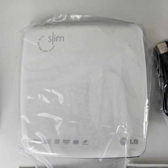 LG 8x Slim Portable External Multi DVD Rewriter GP08 USB Cable & Software PC/Mac - Picture 4 of 8